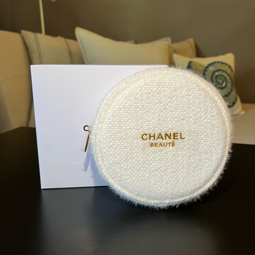 CHANEL Makeup Bag 2024 Holiday White Pouch Only Limited Edition! NEW!